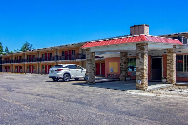 Econo Lodge Bradford image 1
