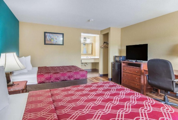 Econo Lodge Bradford image 14