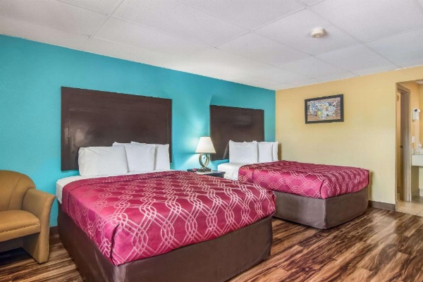 Econo Lodge Bradford image 15