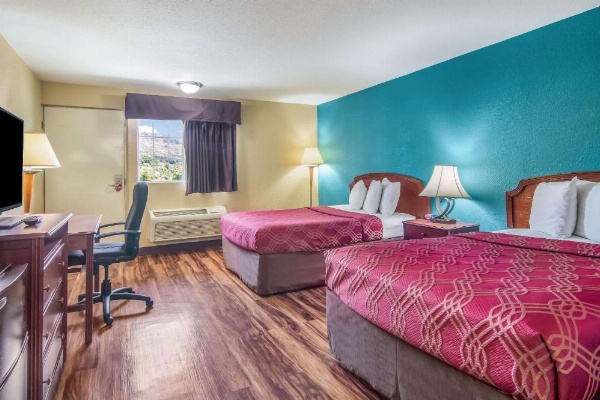 Econo Lodge Bradford image 16