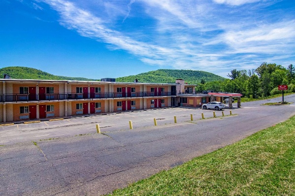 Econo Lodge Bradford Main image